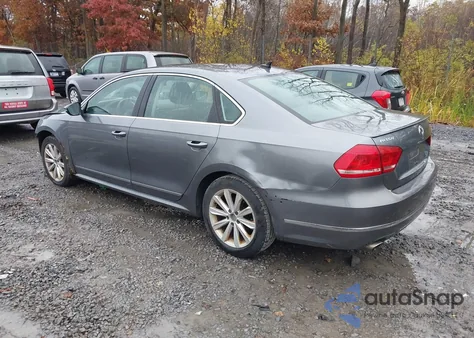 2012 Volkswagen Passat 2.5L Sel Premium z USA, uszkodzony, nr VIN 1VWCP7A34CC103982